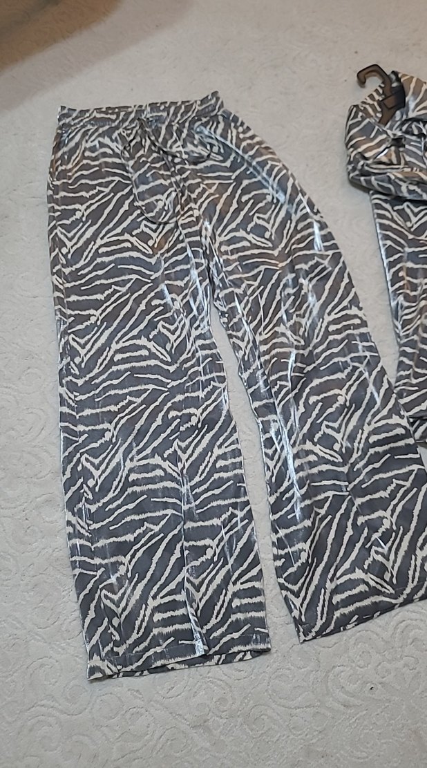 Erkek Gri Zebra Desenli Uzun Kollu saten takim - Görsel 4