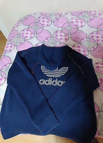 Adidas Sweatshirt