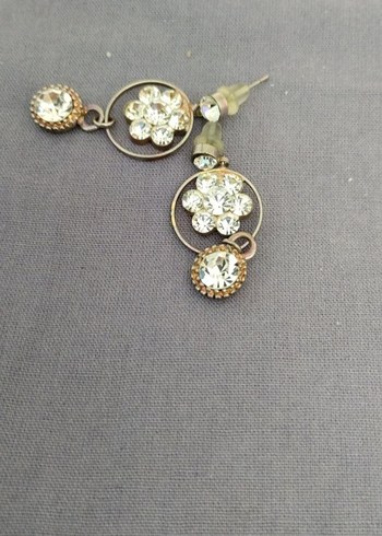 Diğer Vintage Çiçek Desenli Mini Taşlı Küpe