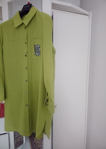 PYS marka 3 nmara Yeşil renk,Cepli,Yırtmaç detaylı Bayan Gömlek - Görsel 5