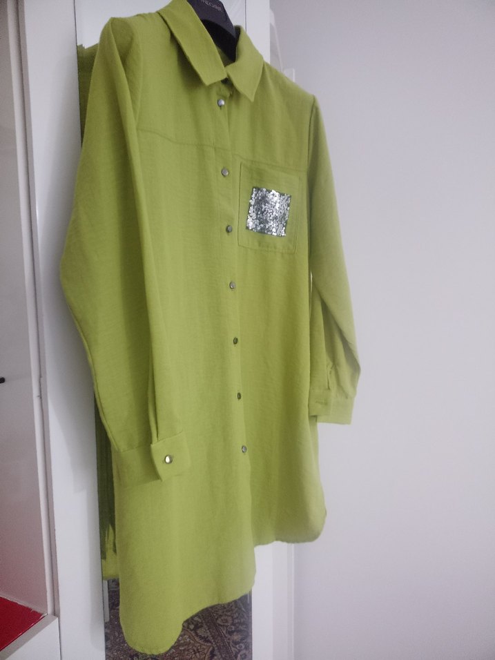PYS marka 3 nmara Yeşil renk,Cepli,Yırtmaç detaylı Bayan Gömlek - Görsel 4