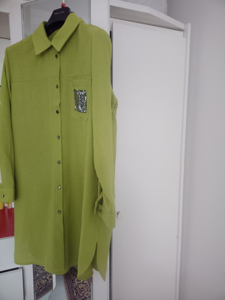 PYS marka 3 nmara Yeşil renk,Cepli,Yırtmaç detaylı Bayan Gömlek - Görsel 5