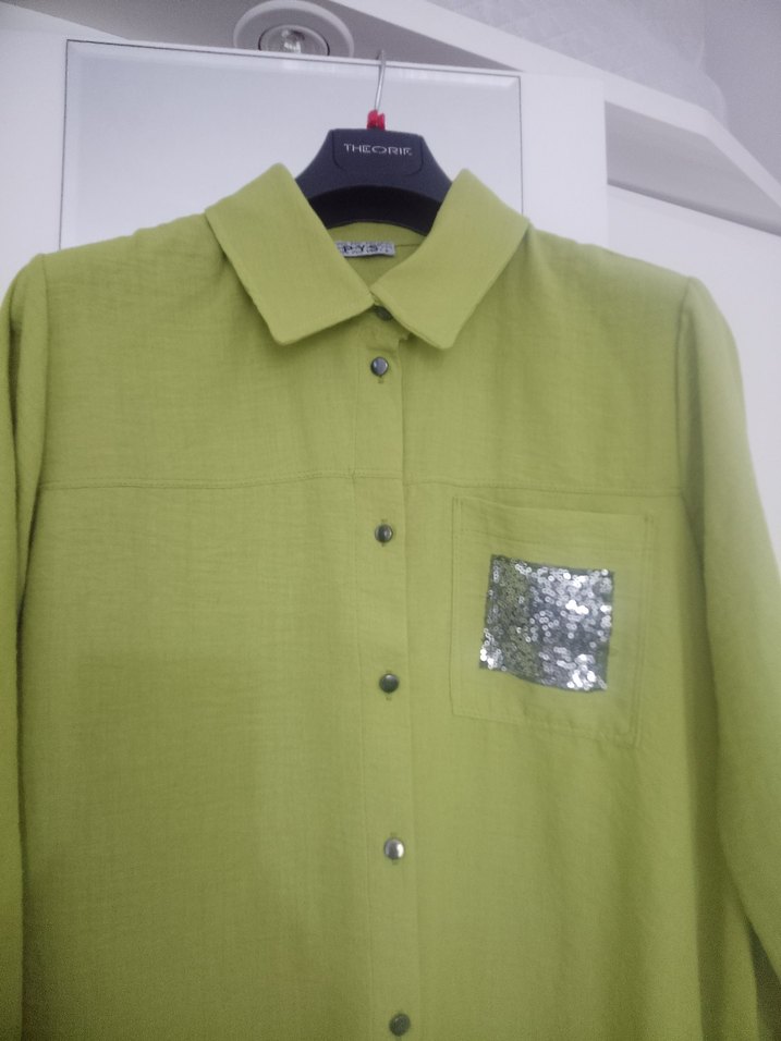 PYS marka 3 nmara Yeşil renk,Cepli,Yırtmaç detaylı Bayan Gömlek - Görsel 2