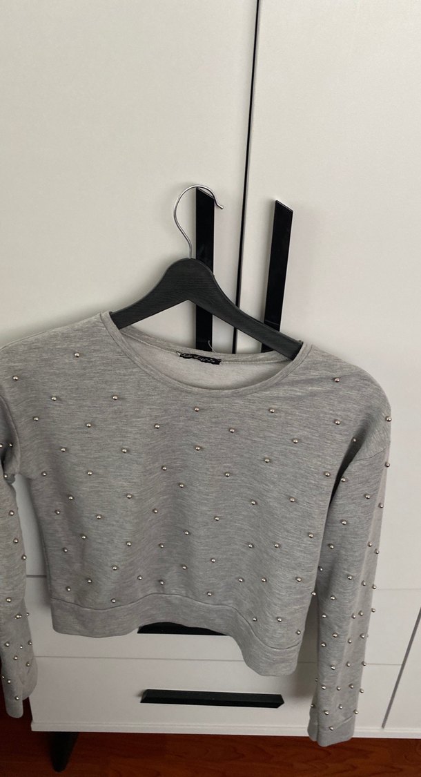 Gri Uzun Kollu incili kadın bluz - Görsel 3