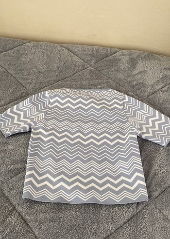 Gri Desenli Kadın Triko Kısa Kollu Bluz - Görsel 4