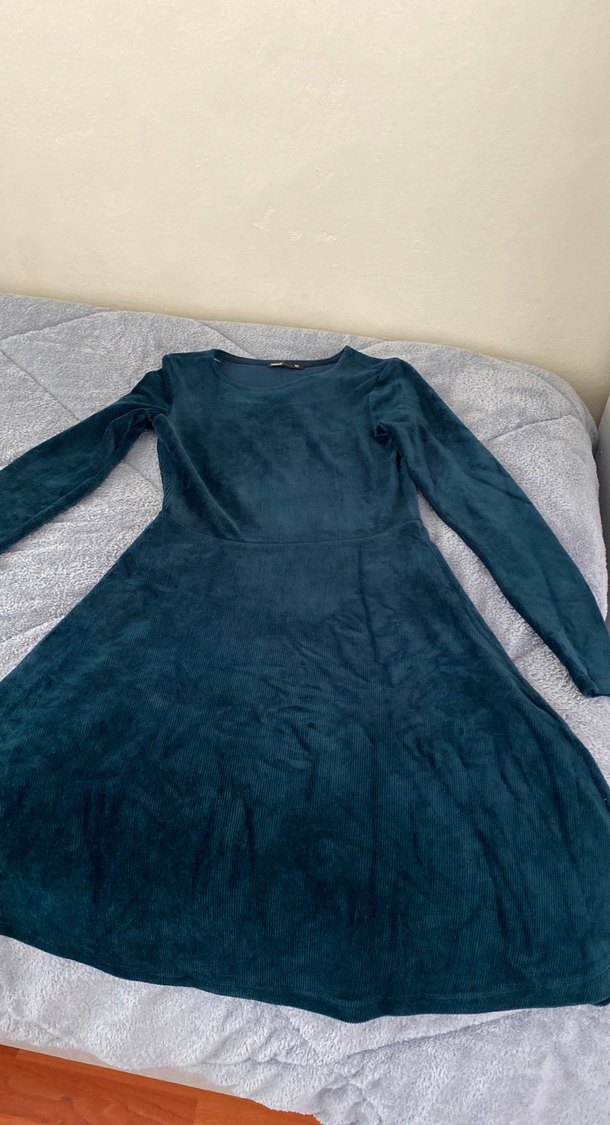 Yeşil kadife midi boy elbise - Görsel 3