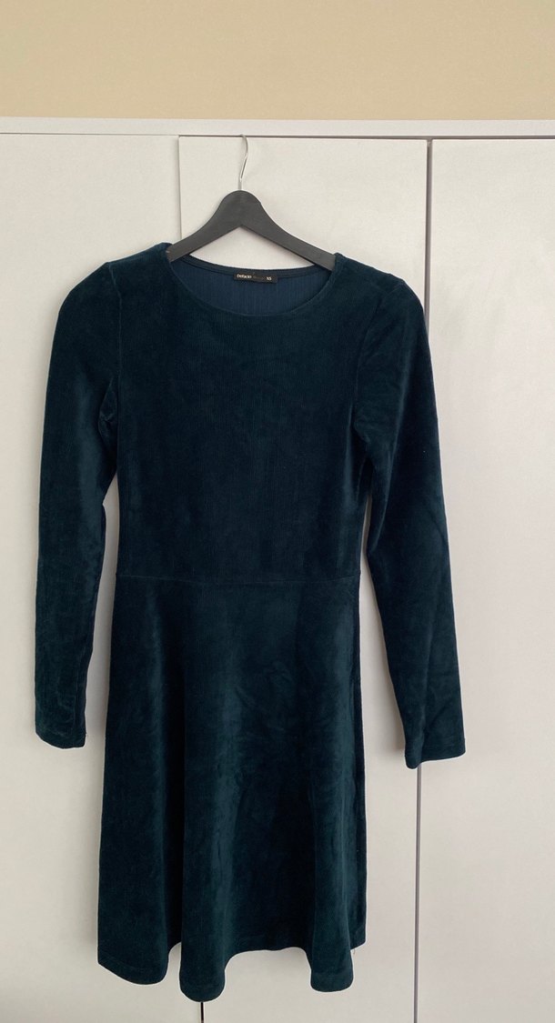 Yeşil kadife midi boy elbise - Görsel 4