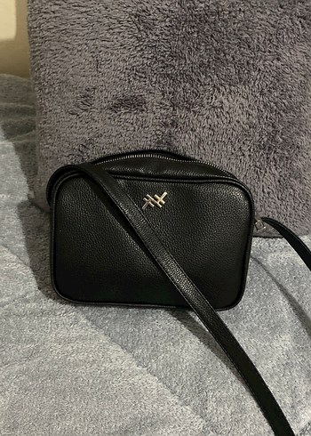 Minimalist Siyah Deri Kadın Çapraz Çanta - Görsel 2