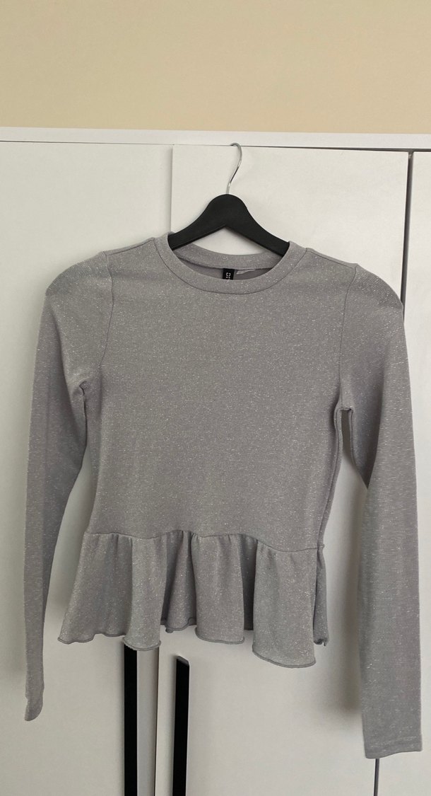 Kadın  Gri Uzun Kollu Fırfırlı simli bluz - Görsel 3