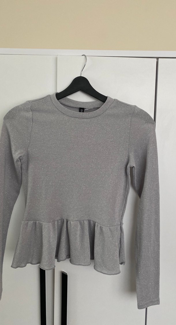 Kadın  Gri Uzun Kollu Fırfırlı simli bluz - Görsel 5