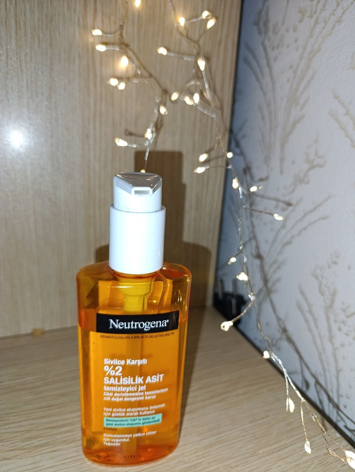 Neutrogena Canlandırıcı Yüz Temizleyici - Görsel 2