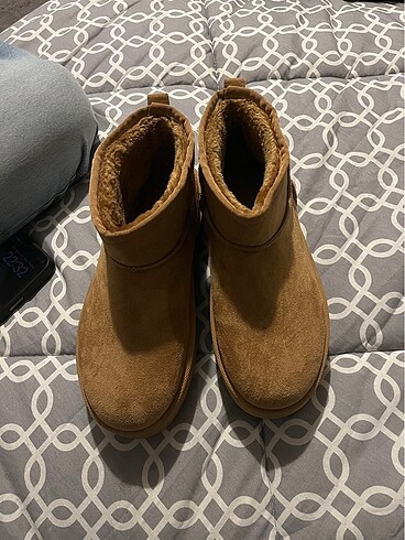 Ugg Ugg hiç giyilmemiş