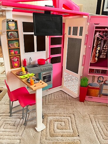 Barbie evi eşyalı