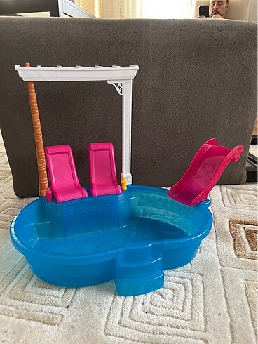  Beden Barbie havuzu