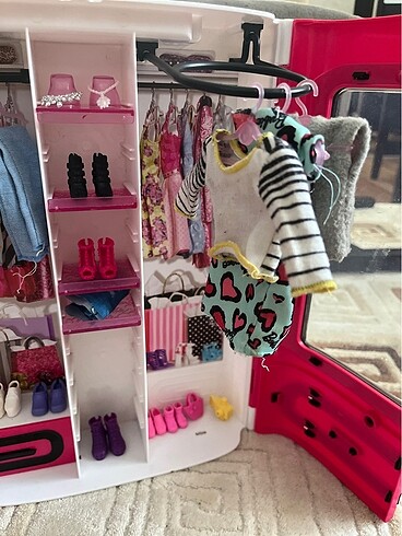  Barbie gardrop