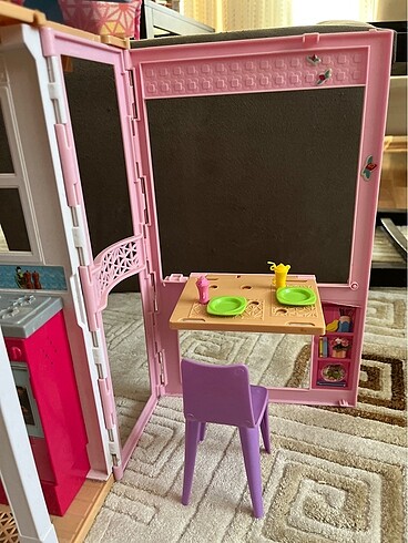 Barbie evi