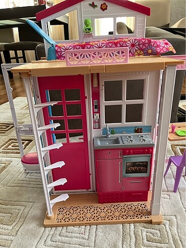  Barbie evi