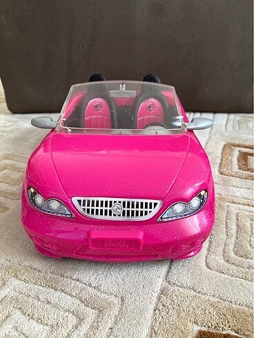 Barbie pembe araba