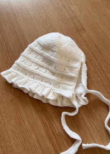 Nakışlı Beyaz Örgü Çocuk Şapkası - Görsel 2