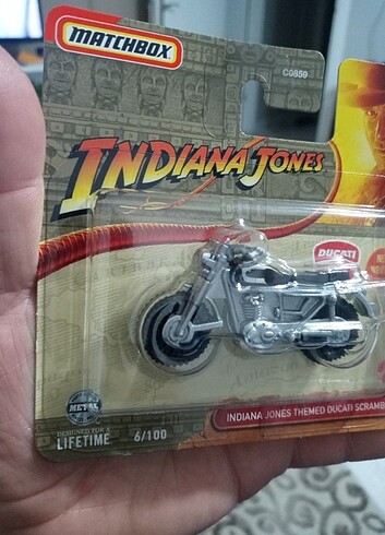 Beden İndıana jones themed ducatı scrambler