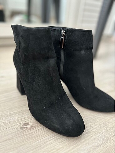 38 Beden Bershka Siyah Süet Bot