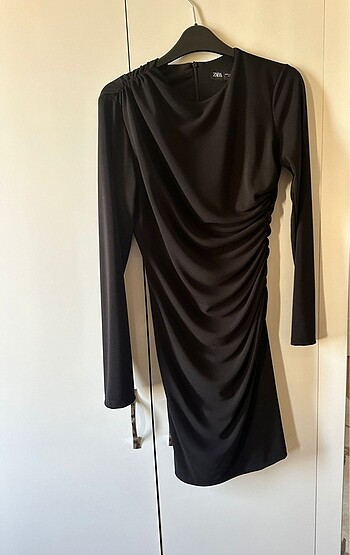 Zara siyah elbise