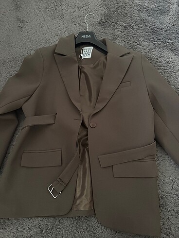 kahverengi blazer ceket kemerli