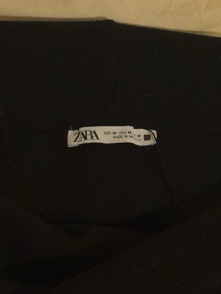 Siyah kayık yaka kenarları büzgülü bluz - Görsel 3