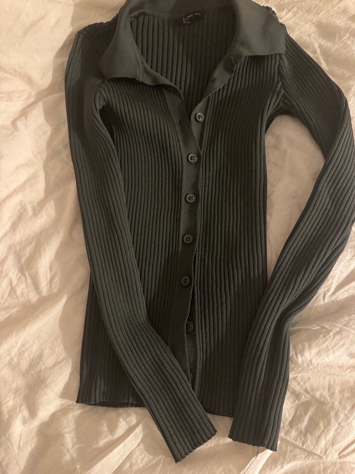 Düğmeli  Uzun Kollu İnce Kadın Kazak - Görsel 3