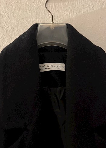 Düğmeli Siyah Kaban - Görsel 3