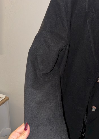 Düğmeli Siyah Kaban - Görsel 4