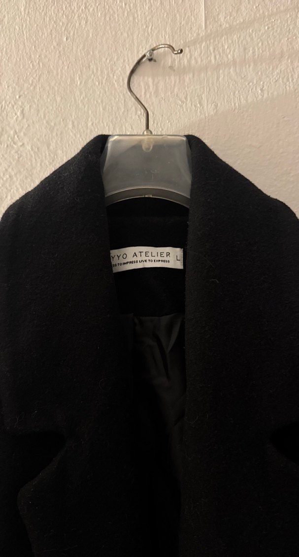 Düğmeli Siyah Kaban - Görsel 3