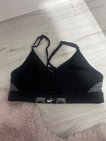 Nike kadın büstiyer