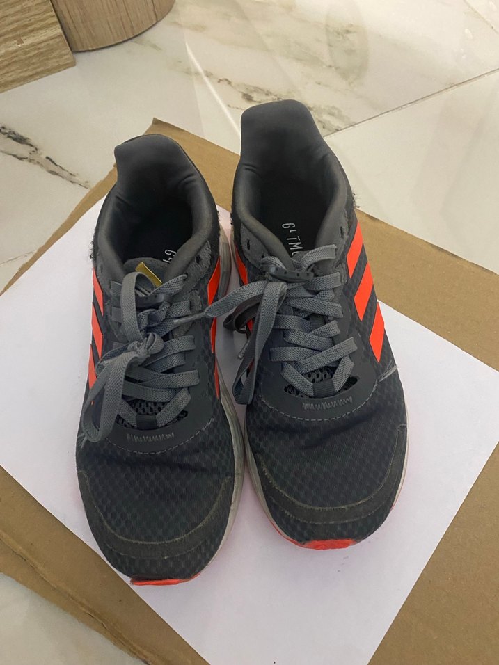 Adidas Gri unisex Koşu ve Antrenman Ayakkabısı - Görsel 2