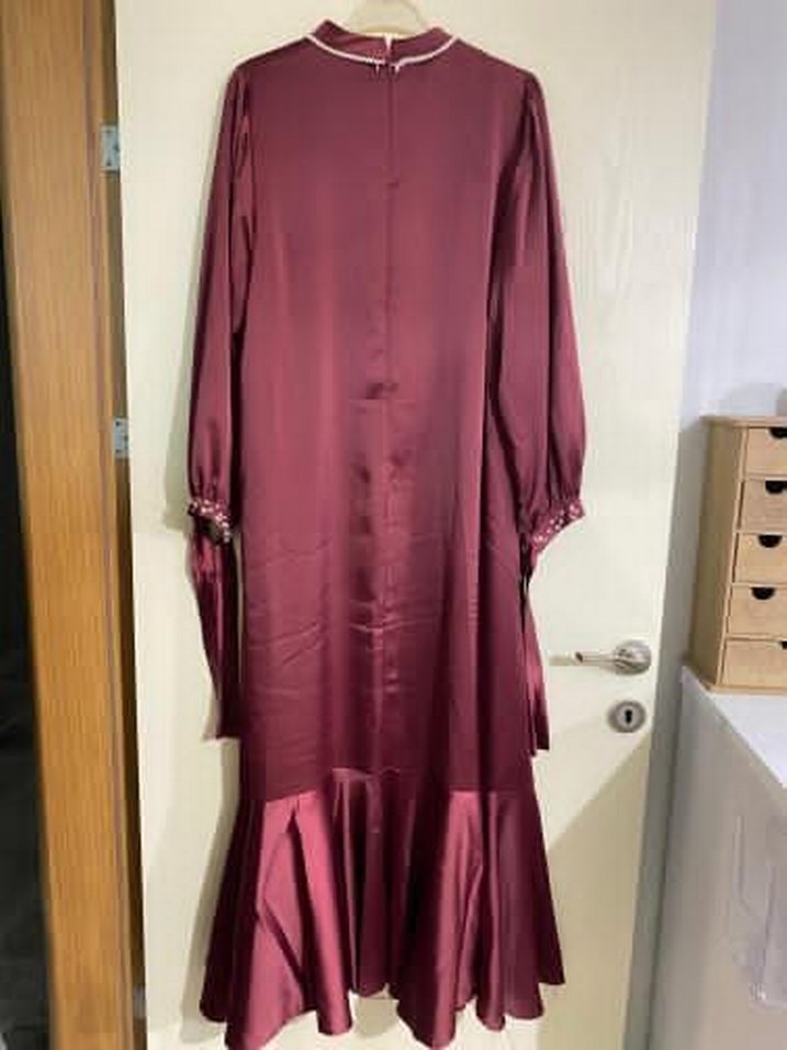 Bordo Saten Uzun Kollu Uzun Elbise - Görsel 2