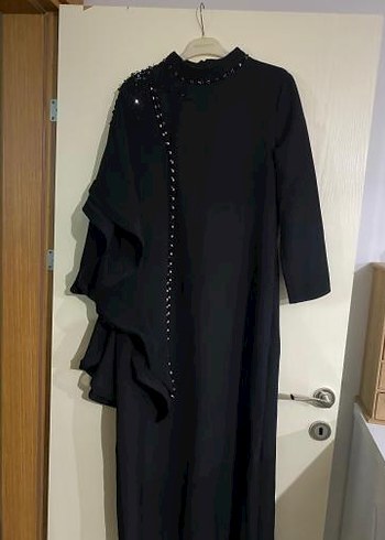 Uzun Kollu Siyah Nakışlı Uzun Elbise - Görsel 2