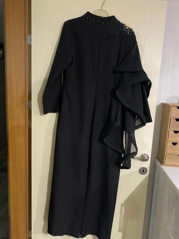 Uzun Kollu Siyah Nakışlı Uzun Elbise - Görsel 3