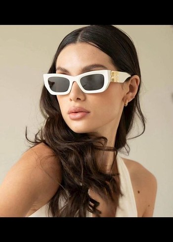 Parlak Beyaz Minimalist Kadın Güneş Gözlüğü