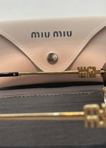 Beden Miu Miu Klasik Kahverengi Tokalı Güneş Gözlüğü