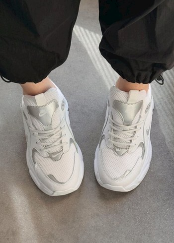 Nike Beyaz Bağcıklı Stiletto Topuklu Spor Ayakkabı