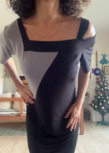 V Yaka Gri-Siyah Midi Elbise - Görsel 3