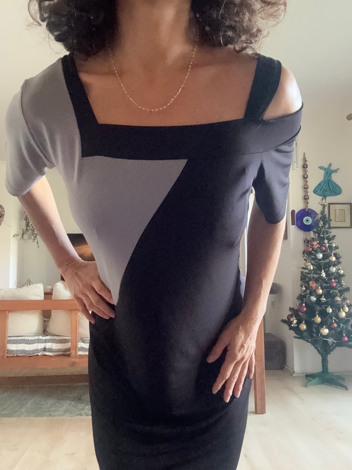 V Yaka Gri-Siyah Midi Elbise - Görsel 3