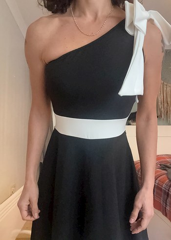 Beyaz Siyah Tek Omuz Midi Elbise - Görsel 5