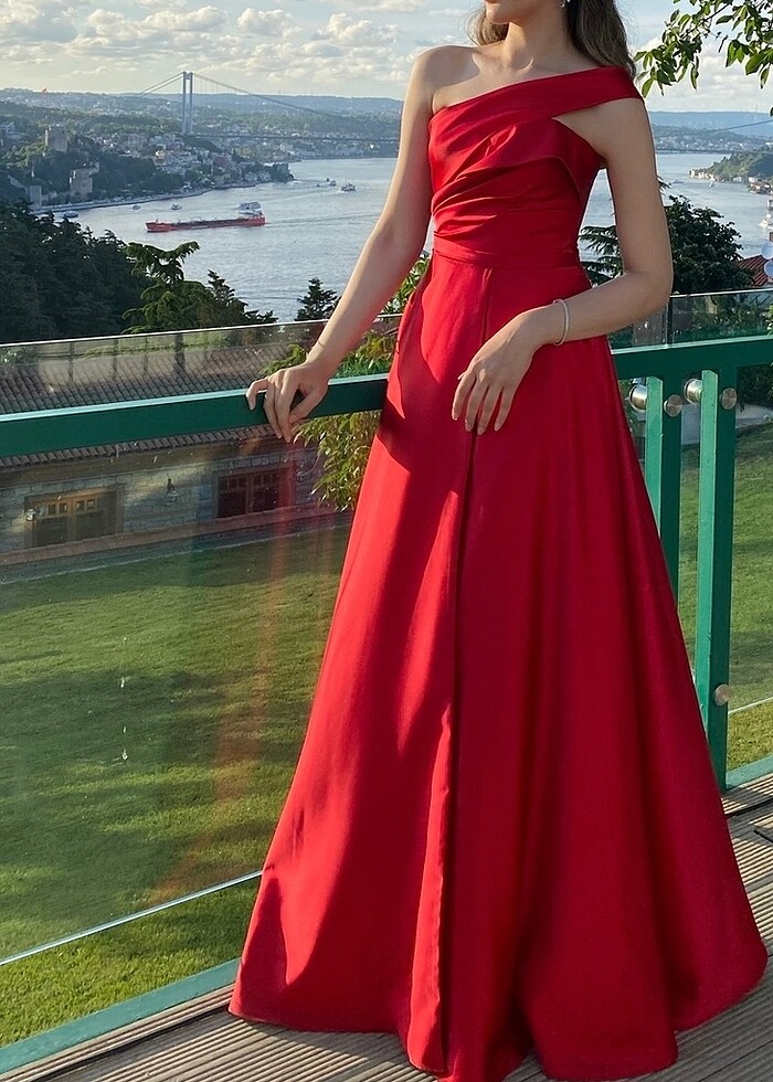 Kırmızı abiye - Görsel 3