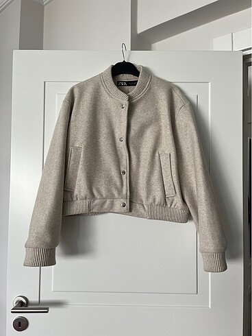 Zara - Astarlı, krem rengi mont