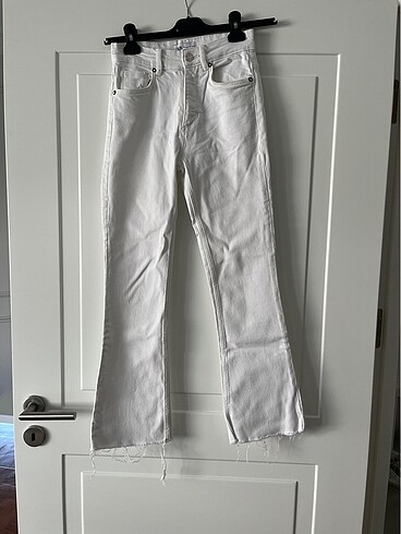 Zara - Beyaz kot pantolon