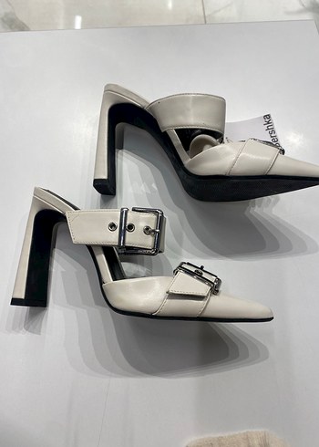 38 Beden Bershka Y2K Tokali Beyaz Topuklu Terlik