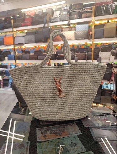 YVES SAINT LAURENT