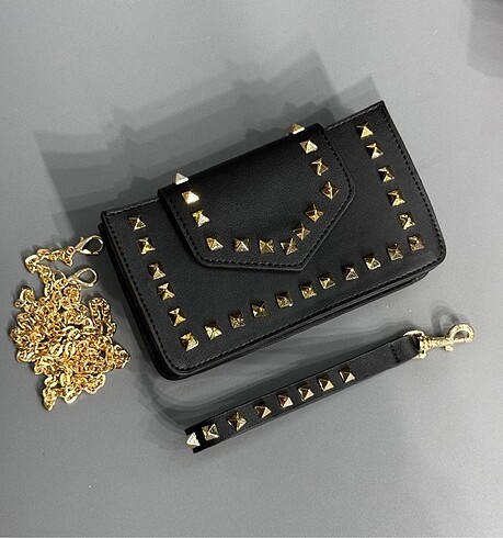 VALENTINO GARAVANI ? Rockstud Phone Case ????