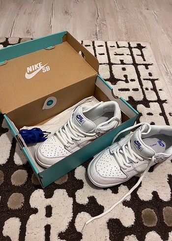 Beyaz Nike SB dunk low pro